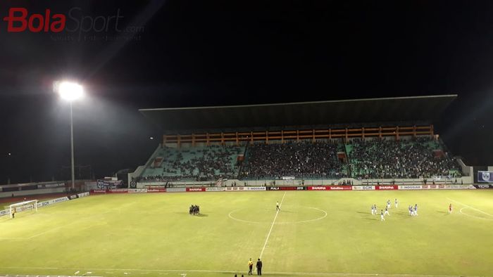 Suasana pertandingan PSIS Semarang vs Kalteng Putra pada laga kedua Grup C Piala Presiden 2019 di Stadion Moch Soebroto, Magelang, Minggu (10/3/2019).