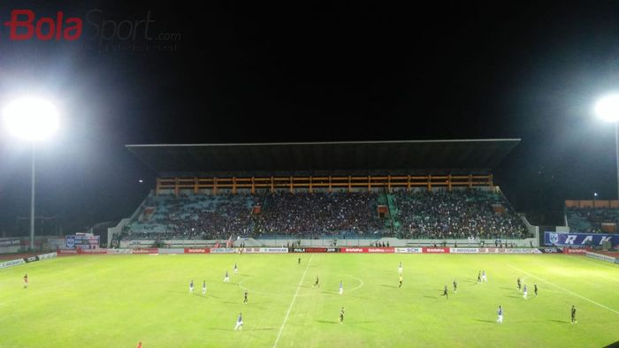 Suasana pertandingan PSIS Semarang vs Kalteng Putra pada matchday kedua Grup C Piala Presiden 2019 di Stadion Moch Soebroto, Magelang, Minggu (10/3/2019).