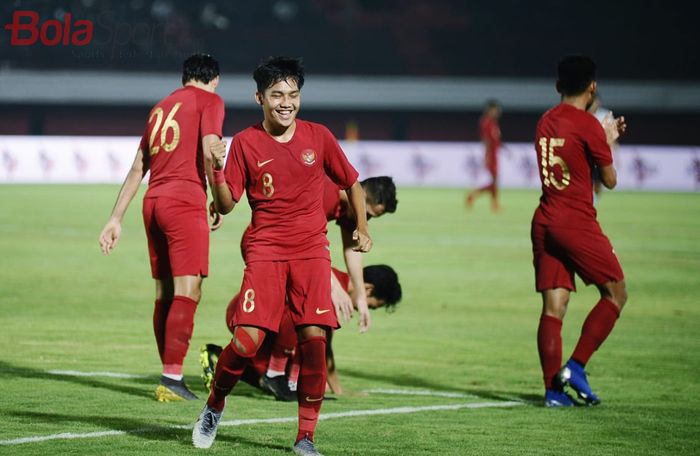Winger timnas U-23 Indonesia, Witan Sulaiman, merayakan gol yang dicetak ke gawang Bali United pada laga uji coba di Stadion Kapten I Wayan Dipta, Bali, Minggu (17/3/2019).
