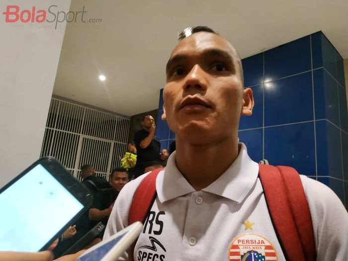 Pemain Persija Jakarta, Riko Simanjuntak, menjawab pertanyaan wartawan seusai laga kontra Bali United, di Stadion Wibawa Mukti, Cikarang, Kabupaten Bekasi, Minggu (5/5/2019).