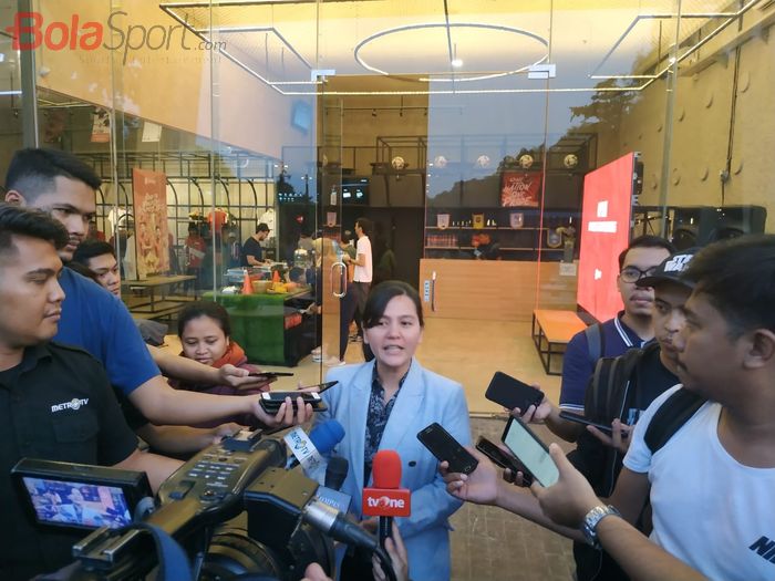 Sekjen PSSI, Ratu Tisha Destria menjawab pertanyaan wartawan di kawasan Stadion Utama Gelora Bung Karno, Jakarta, Jumat (31/5/2019).