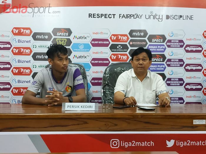 Pemain dan pelatih Persik Kediri, Septian Satria Bagaskara serta Budihardjo Thalib memberikan keterangan pers pasca kemenangan kontra PSBS Biak, Sabtu (22/6/2019).