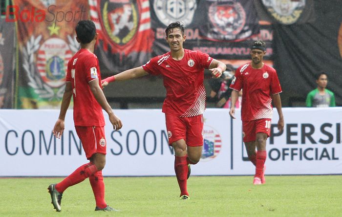 Bek Persija Jakarta, Ryuji Utomo merayakan gol yang dicetaknya ke gawang Tira Persikabo pada babak 16 besar Piala Indonesia 2018 di Stadion Patriot Chandrabhaga, Kota Bekasi, Kamis (21/2/2019).