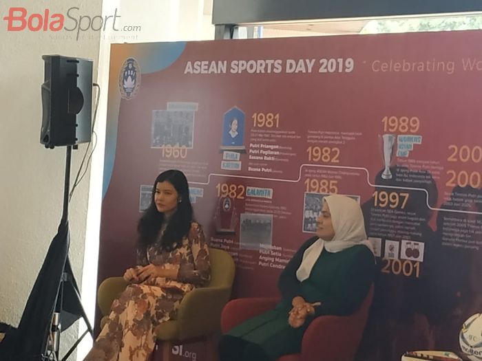 Divisi Poverty Eradication and Gender, Sita Sumrit, lalu dari PSSI, Head of General Secretary Office, Souraiya Farina Alhaddar dalam diskusi ASEAN Sports Day 2019: Women in Football di Sekretariat ASEAN, Kamis (8/8/2019).