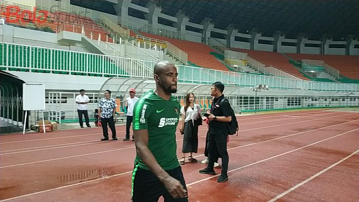 Greg Nwokolo pada pemusatan latihan timnas Indonesia di Stadion Pakansari, Kabupaten Bogor, Kamis (22/8/2019).