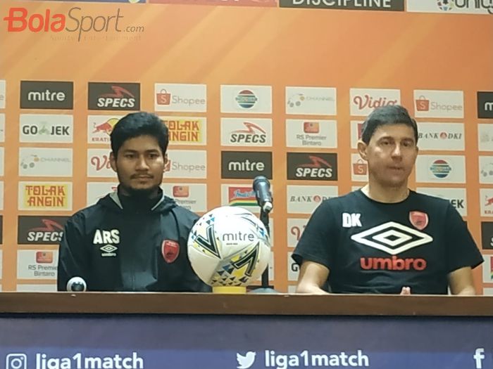 Pemain dan pelatih PSM Makassar, Abdul Rahman Sulaeman seusai laga kontra Persija Jakarta, Rabu (28/8/2019).