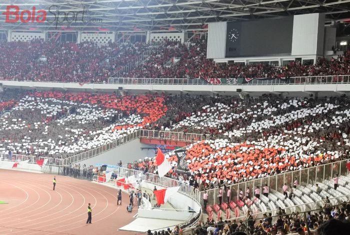 Koreo tribune selatan Stadion Utama Gelora Bung Karno, Jakarta, pada laga timnas Indonesia vs Malaysia di ajang Kualifikasi Piala Dunia 2022, Kamis (5/9/2019).