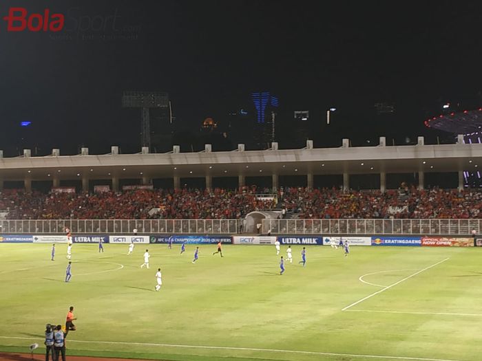 Suasana laga timnas U-16 Indonesia vs Filipina pada matchday pertama Kualifikasi Piala Asia U-16 2020 di Stadion Madya, Jakarta, Senin (16/9/2019).