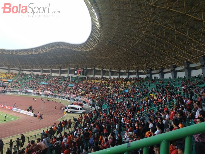 Desakan agar Julio Banuelos mundur sebagai pelatih Persija Jakarta digemakan The Jak Mania setelah kekalahan dari Bali United pada pekan ke-19 Liga 1 2019, Kamis (19/9/2019).