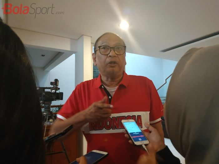 Rahim Soekasah menjawab pertanyaan wartawan di kediamannya di Jakarta Selatan, Senin (23/9/2019).