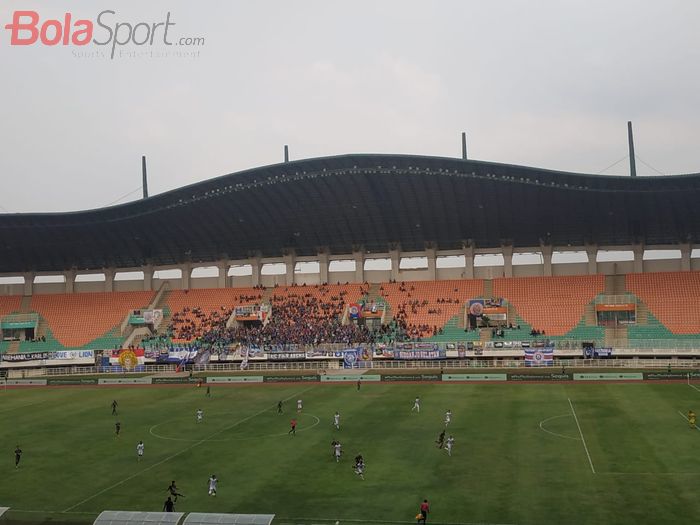 Suasana pertandingan PS Tira Persikabo vs Arema FC pada pekan ke-24 Liga 1 2019 di Stadion Pakansari, Cibinong, Kabupaten Bogor, Kamis (24/10/2019).