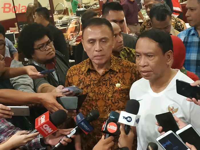 Ketua Umum PSSI, Mochamad Iriawan alias Iwa Bule dan Menpora, Zainudin Amali di Hotel Sultan, Jakarta, Jumat (8/11/2019).