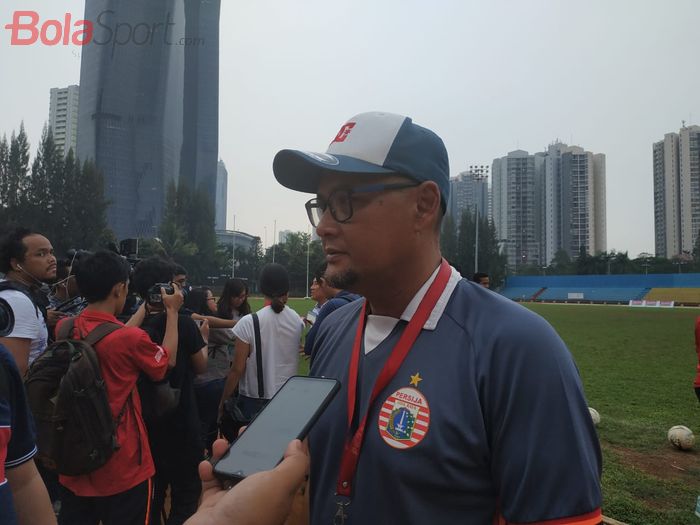 Asisten pelatih Persija Jakarta, Sudirman, di Stadion Soemantri Brodjonegoro, Jakarta, Senin (25/11/2019).