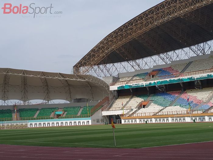 Suasana Stadion Wibawa Mukti,  di Cikarang, Kabupaten Bekasi sesaat sebelum latihan timnas U-19 Indonesia, Senin (13/1/2020).