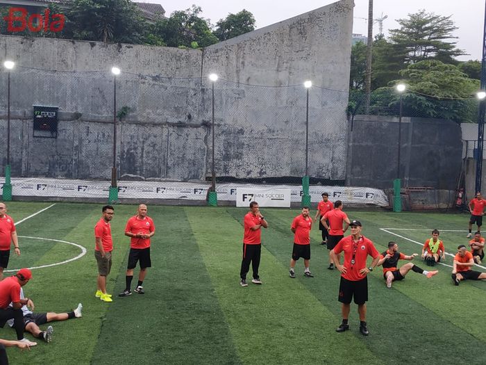 Suasana latihan Persija Jakarta yang dipimpin lima pelatih di Lapangan F7 Mini Soccer, Cilandak Jakarta Selatan, Sabtu (25/1/2020).