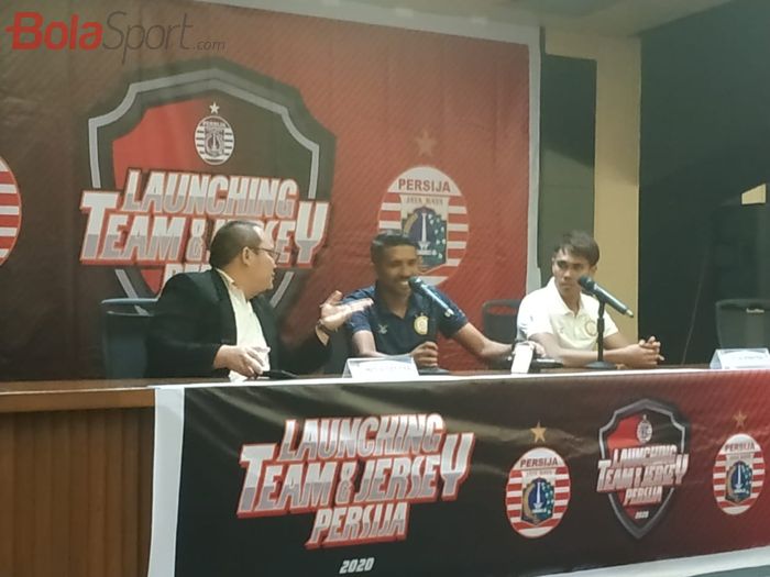 Pelatih dan pemain Geylang United, Mohd Noor Ali serta Fareez Rahman saat memberikan keterangan pers, di ruang preskon Stadion Utama Gelora Bung Karno (SUGBK), Sabtu (22/2/2020).