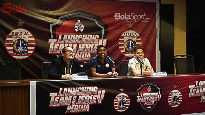 pelatih dan pemain Geylang International, Mohd Noor Ali serta Darren Teh saat memberikan keterangan pers seusai laga kontra Persija Jakarta, Minggu (23/2/2020).