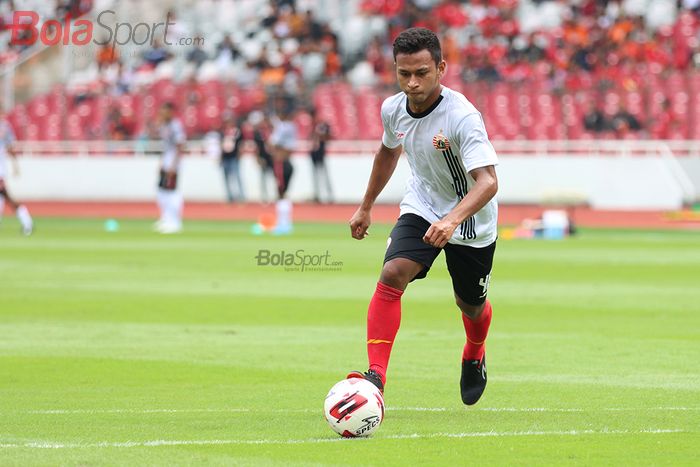 Pemain anyar Persija Jakarta, Osvaldo Haay, sedang melakukan latihan  jelang laga melawan Borneo FC di Stadion Gelora Bung Karno (1/3/2020)