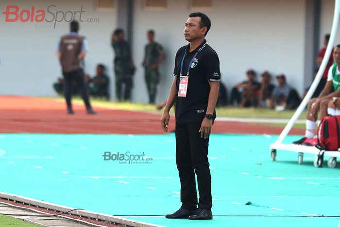 Pelatih Persita Tanggerang, Widodo Cahyono Putro saat menghadapi PSM Makassar di Stadion Sport Centre, Tanggerang (6/3/2020)