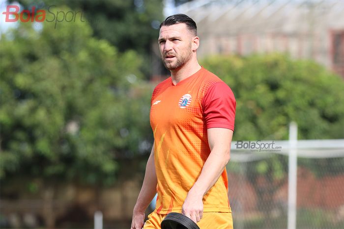 Penyerang asing Persija Jakarta, Marko Simic, ketika menjalani latihan di Lapangan Sutasoma Halim, Jakarta Timur (9/3/2020)