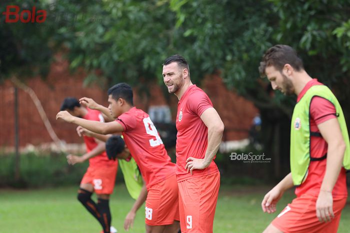 Marko Simic dan Marco Motta sedang menjalani latihan bersama skuad Persija Jakarta di Lapangan Sutasoma, Halim, Jakarta Timur (11/3/2020)