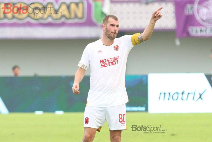 Gelandang asing PSM Makassar, Wiljan Pluim, ketika laga Persita Tanggerang melawan PSM Makassar di Stadion Sport Center, Kelapa Dua, Tanggerang (6/3/2020)