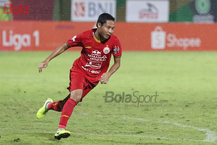 Gelandang Persija Jakarta, Evan Dimas, berlari ketika berhasil mencetak gol ke gawang Bhayangkara FC  di Stadion PTIK, Melawai, Jakarta Selatan (14/3/2020)