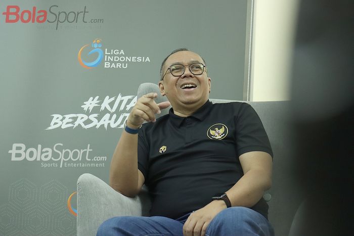 Direktur Utama PT Liga Indonesia Baru (LIB), Akhmad Hadian Lukita, sedang wawancara eksklusif dengan BolaSport.com pada 19 November 2020