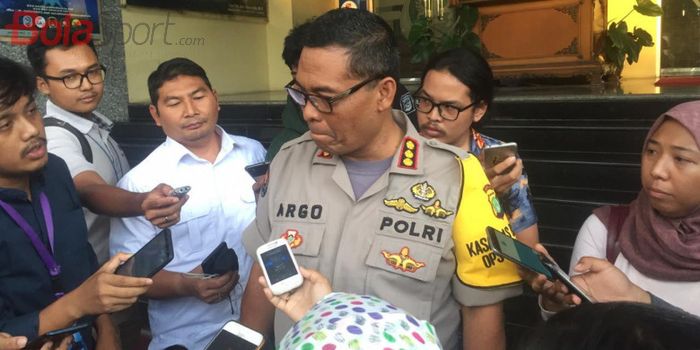 Kabid Humas Polda Metro Jaya, Kombes Argo Yuwono saat memberikan keterangan kepada wartawan pada Kam