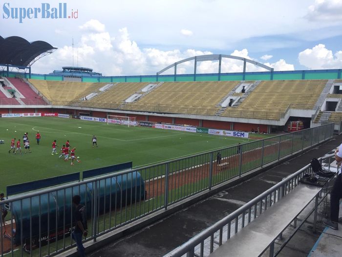 Tribune selatan Stadion Maguwoharjo, Depok, Sleman yang tampak sepi penonton di laga PSS Sleman menjamu Masura United pada Selasa (5/3/2019) sore.