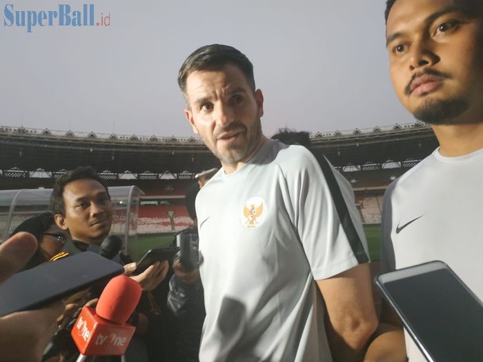Pelatih timnas Indonesia, Simon McMenemy, di Stadion Utama Gelora Bung Karno (SUGBK), Minggu (8/9/2019). 