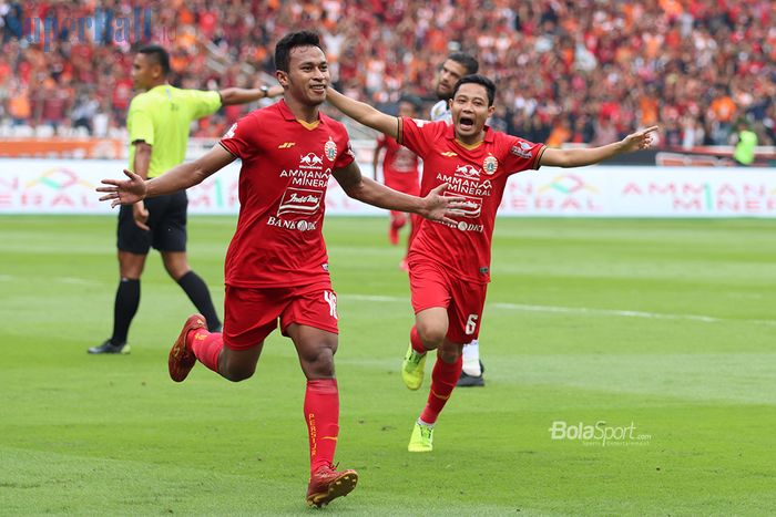 Osvaldo Haay dan Evan Dimas sedang melakukan selebrasi ketika berhasil mencetak gol ke gawang Borneo FC di Stadion Utama Gelora Bung Karno Jakarta, (1/3/2020)