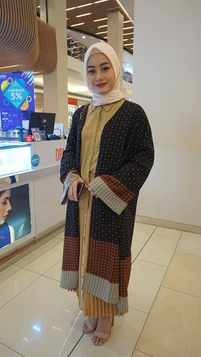 Mantap Berhijab, Intip Tampilan Terbaru Dinda Hauw dalam ...