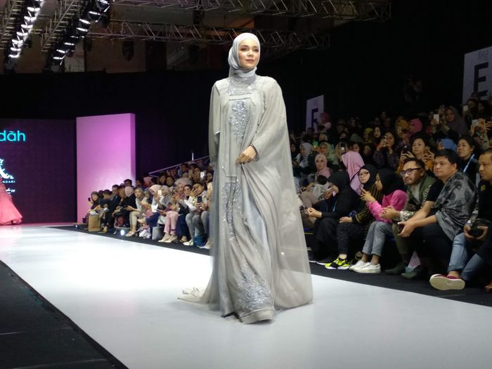 Muslim Fashion Festival 2019 Cantiknya Dewi Sandra Saat