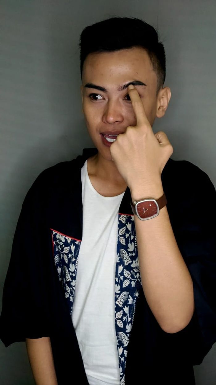 Gambar Alis - Inilah Orang Inggris yang Mencetak Gambar Muhammad Ali di