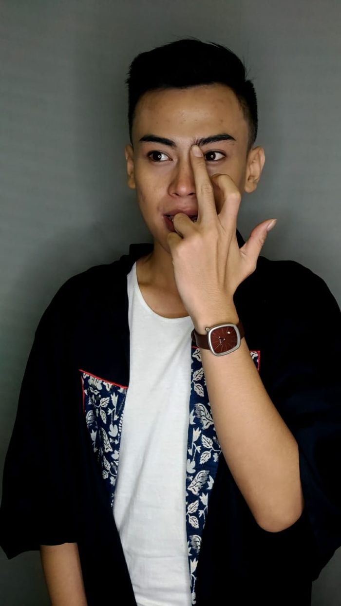 Tips Cantik Lebaran 2019 : Cara Mudah Gambar Alis Natural ...