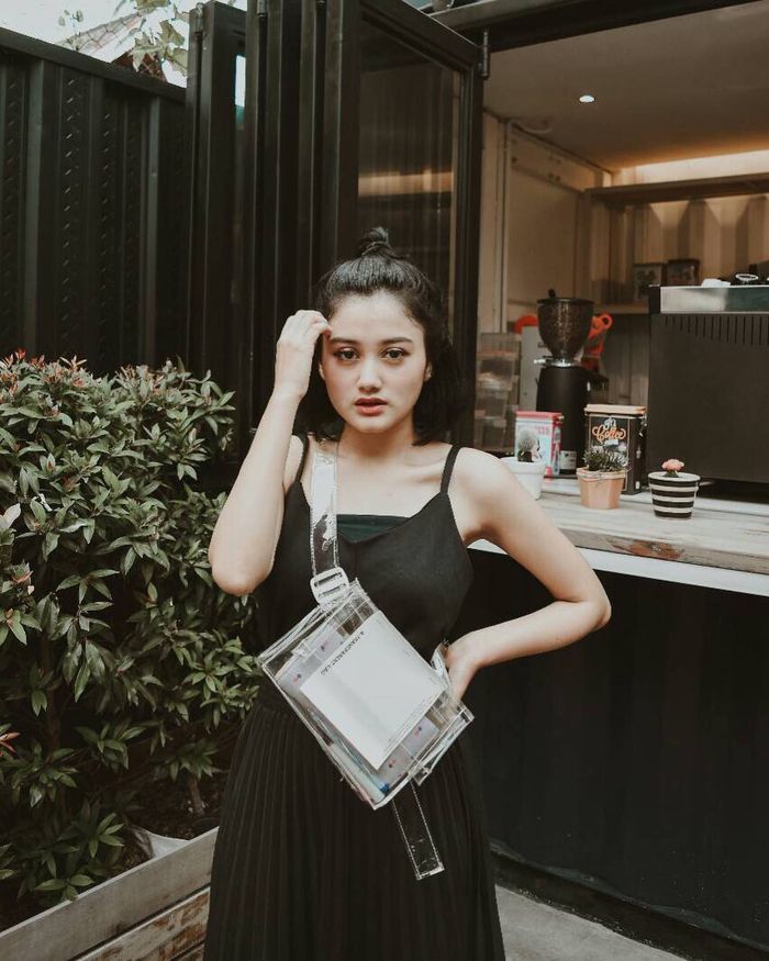 4 Model Tas  Transparan  yang Sedang Hype di Kalangan 