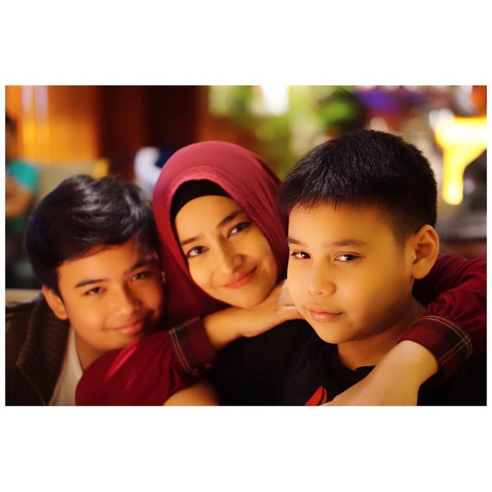 5 Selebritis Indonesia Yang Memiliki Anak Kembar Lucu Lucu
