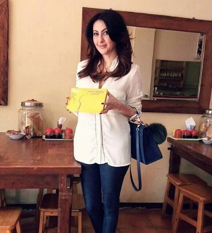 Artis Sinetron era 1990 an yang masih nterlihat cantik di usia ke 45 tahun