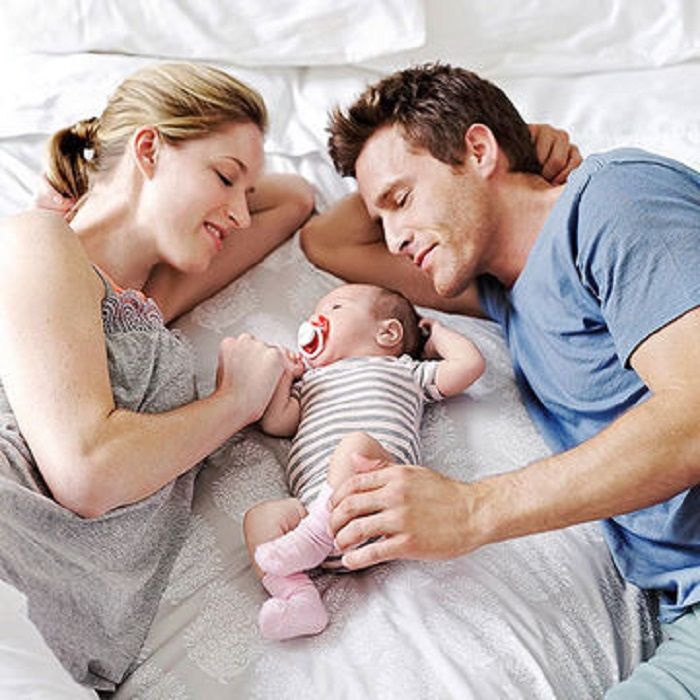 Parent com. Единственный ребенок в семье. New born пары. Newborn Baby Family. Пара делает ребенка.