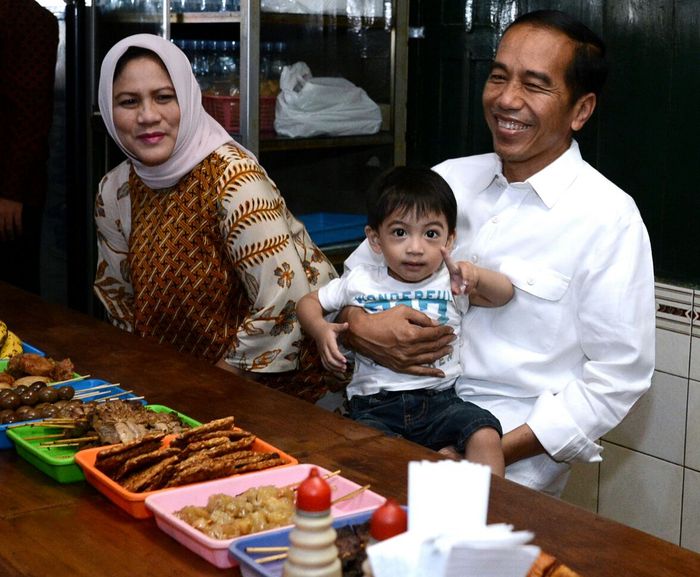 Jokowi ajak keluarga makan soto Gading Solo