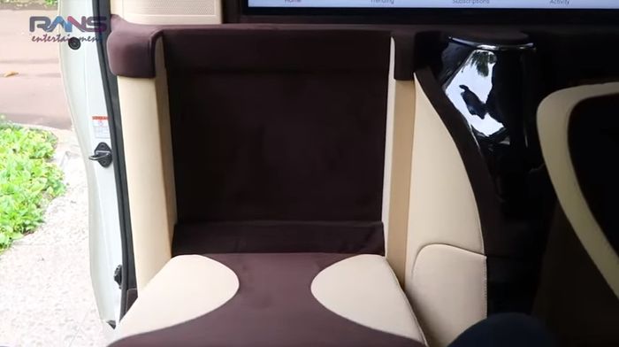 Tempat untuk berselonjor dalam mobil