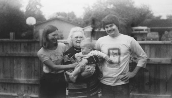 
Foto Melvin dan Keluarganya