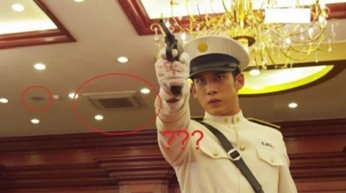 Dalam Bridal Mask yang bersetting tahun 1910, malah terlihat AC dalam drama itu.