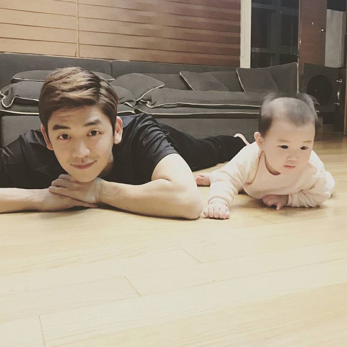 Lee Yong Dae dan anaknya