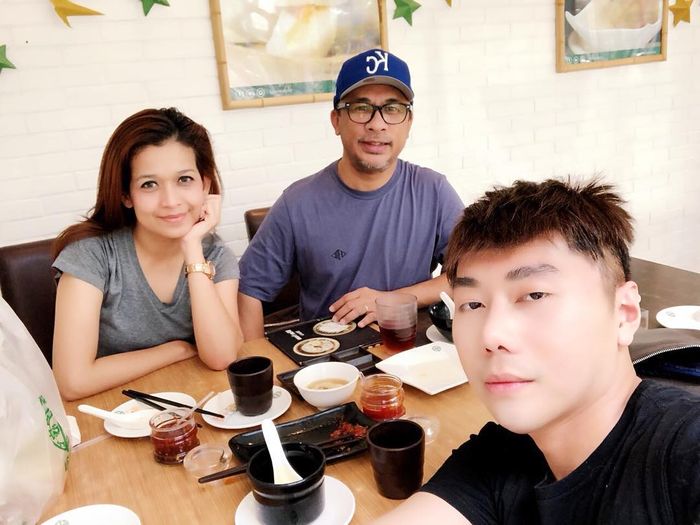 Roy Kiyoshi bersama Yunita dan rekannya