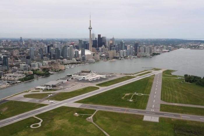 
Bandara Billy Bishop Toronto City.
