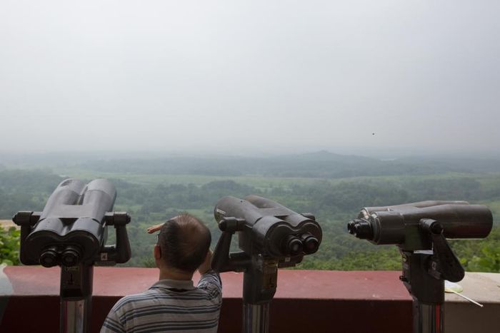 

National Geographic/David Guttenfelder
Hijaunya alam DMZ berkat sedikitnya aktivitas manusia di sana.