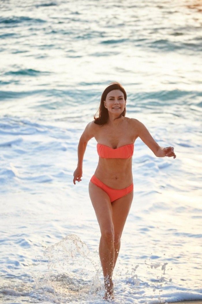 


Badannya pun masih tampak seperti perempuan 40-an tahun