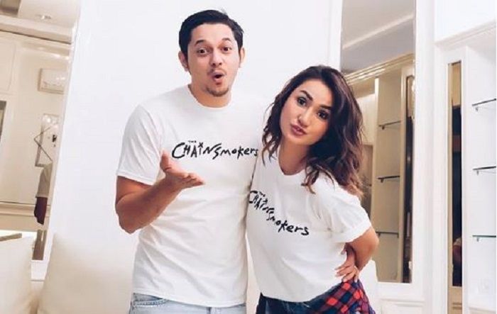 Andrew Andika dan istrinya, Tengku Dewi Putri.
